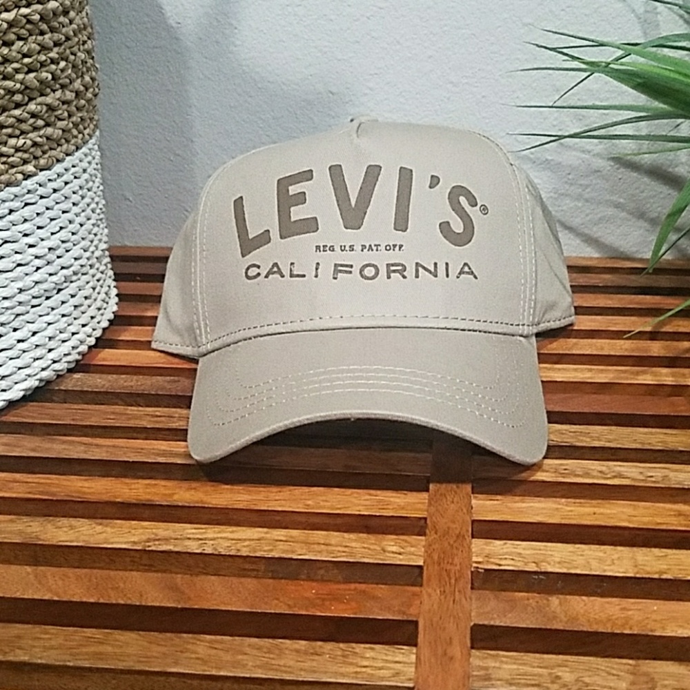 NWT Snap back Hat
